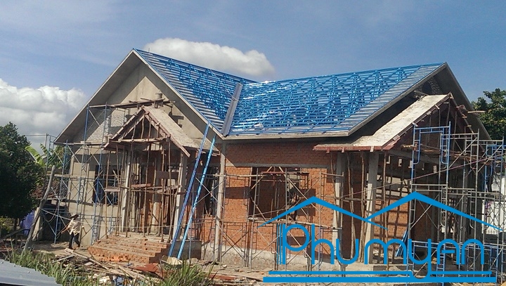 Thi-cong-khung-keo-thep-lop-ngoi-tai-dong-thap-chuyen-nghiep