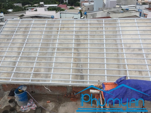 Thi-cong-khung-thep-mai-be-tong-huyen-nha-be